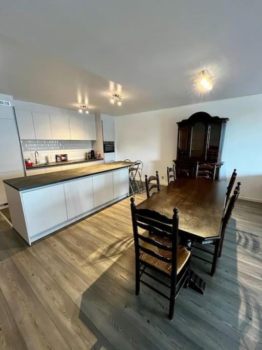 Big Apartment With Parking In Антверпен Екстер'єр фото