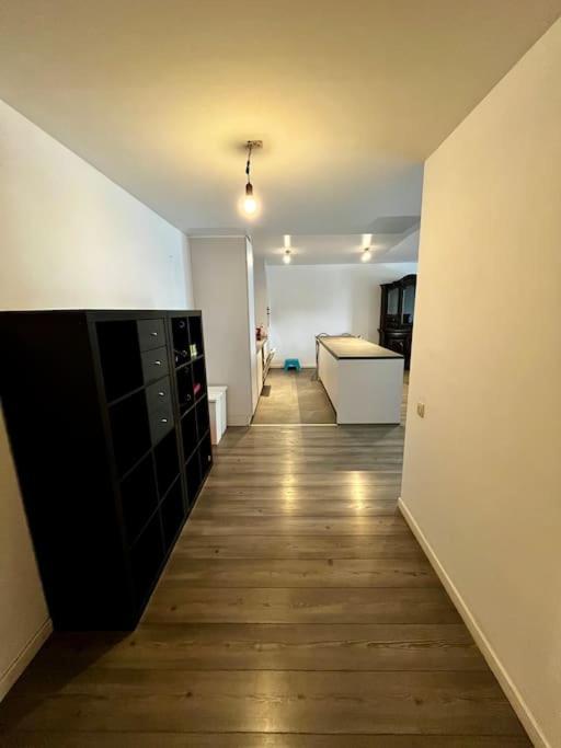 Big Apartment With Parking In Антверпен Екстер'єр фото