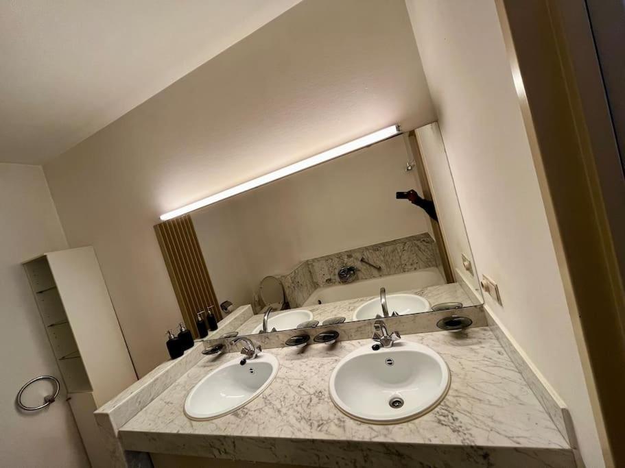 Big Apartment With Parking In Антверпен Екстер'єр фото