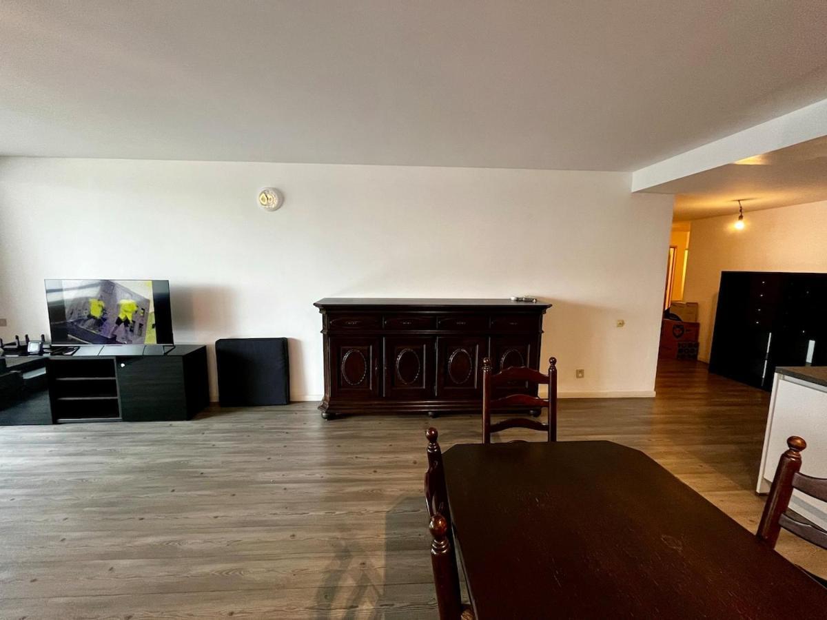 Big Apartment With Parking In Антверпен Екстер'єр фото